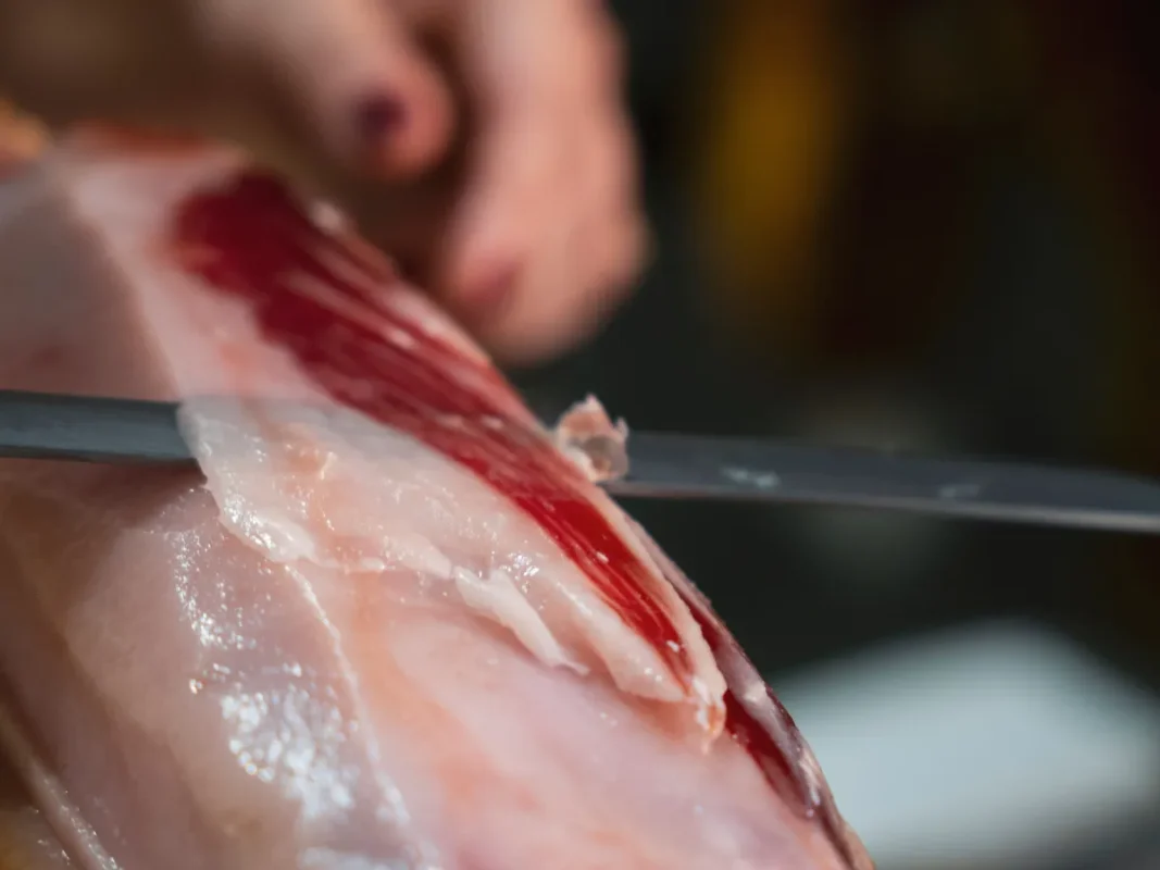 Consejos para escoger el mejor cuchillo para cortar jamón