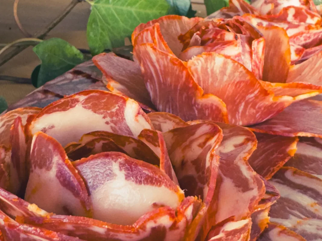 Cómo montar la tabla perfecta de quesos y embutidos