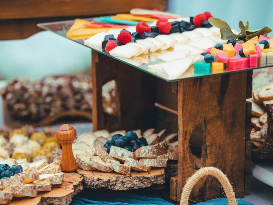 Mesa salada y mesa dulce: ¿cuál incluir en tu evento?