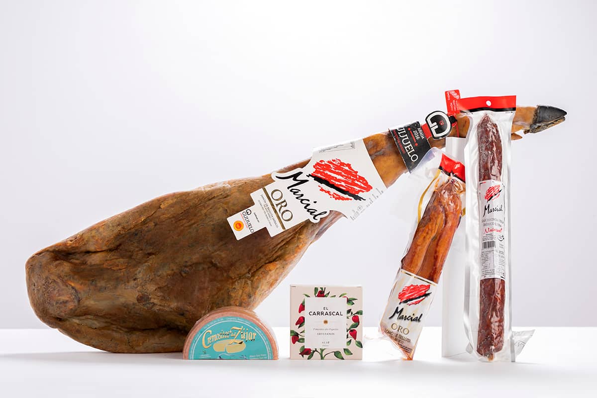 Jamón de bellota 75% raza ibérca + productos gourmet de regalo